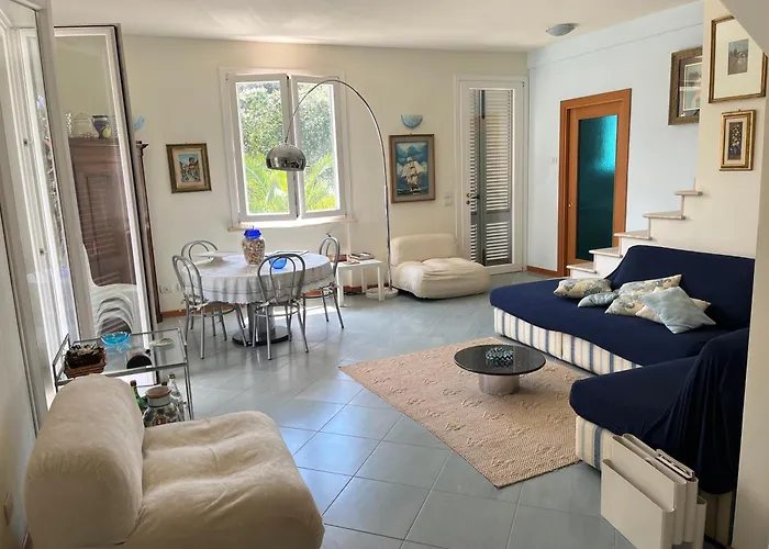 Oasi Blu * 马里纳-迪-皮特拉桑塔