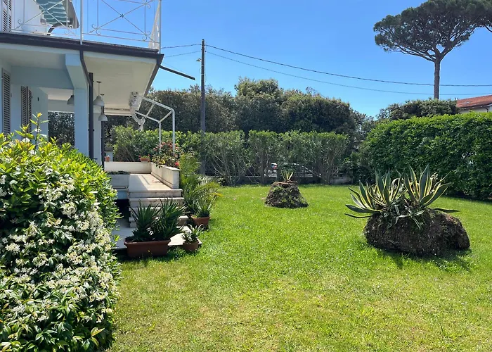 Oasi Blu * 马里纳-迪-皮特拉桑塔