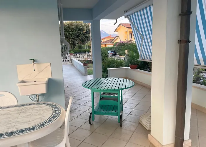 Oasi Blu * 马里纳-迪-皮特拉桑塔